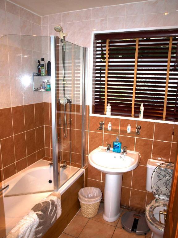 Coed Y Bryn Bed & Breakfast Cardigan Room photo